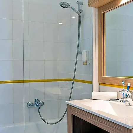 מלון דירות Adagio Access Magnan 2*