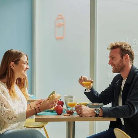 아다지오 액세스 마냥 2* 니스